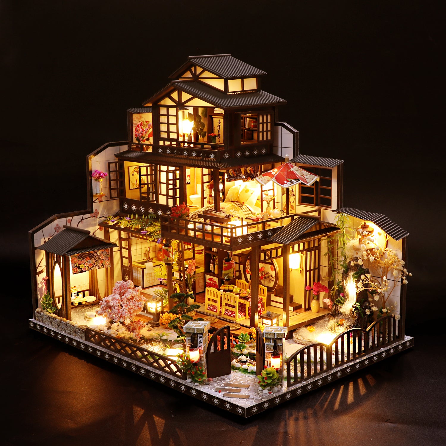 The Ancient Capital under moonlight Mini Casita Armable con Caja Exhibidor