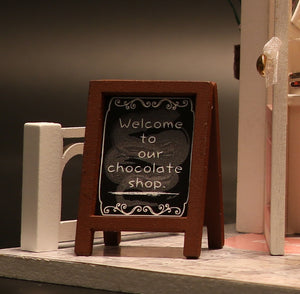 Cocoa's Fantastic Ideas Time Mini Casita Armable con Caja Exhibidor