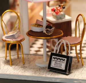 Cocoa's Fantastic Ideas Time Mini Casita Armable con Caja Exhibidor