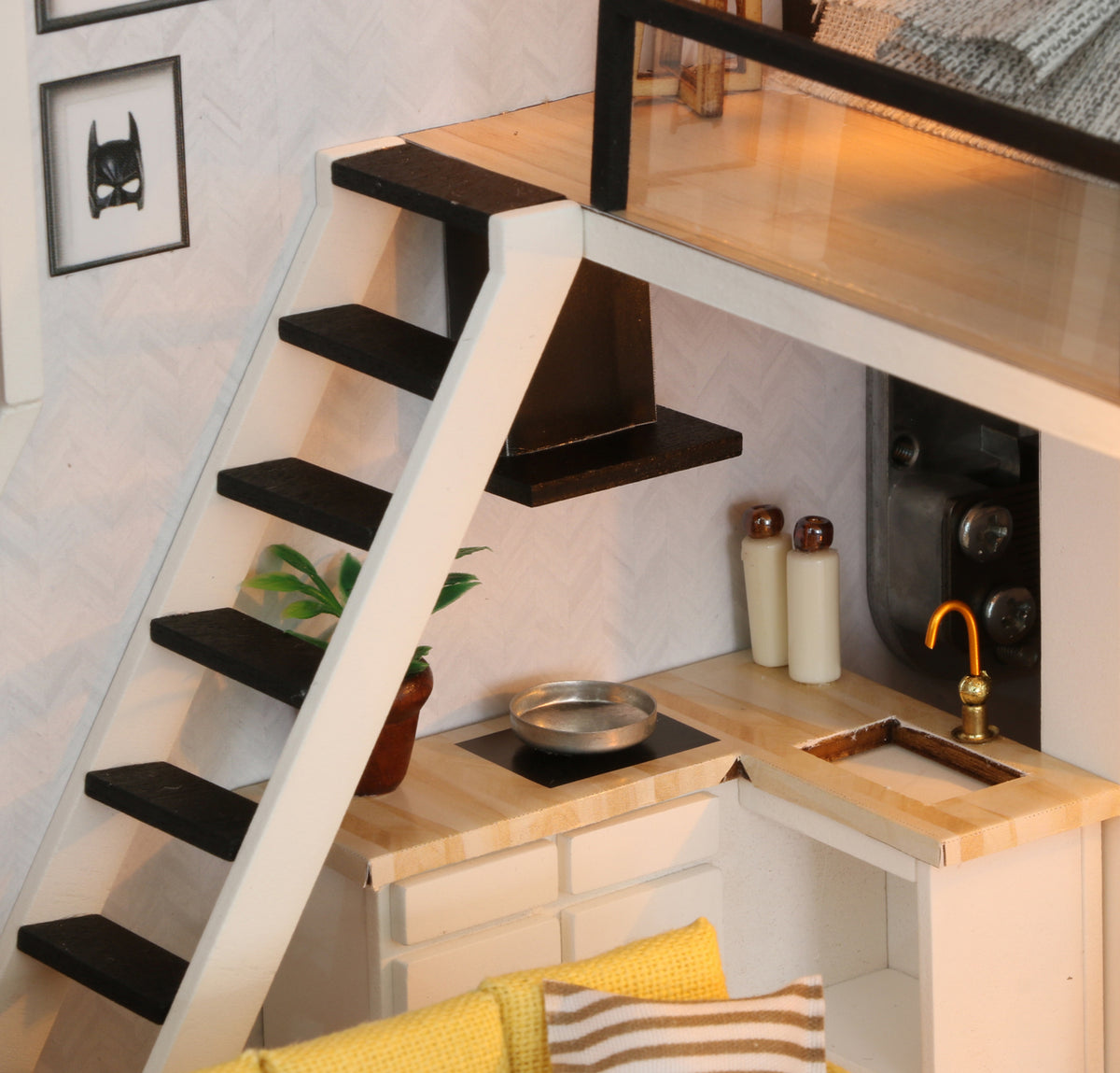 Give You Happiness Mini Casita Armable con Caja Exhibidor