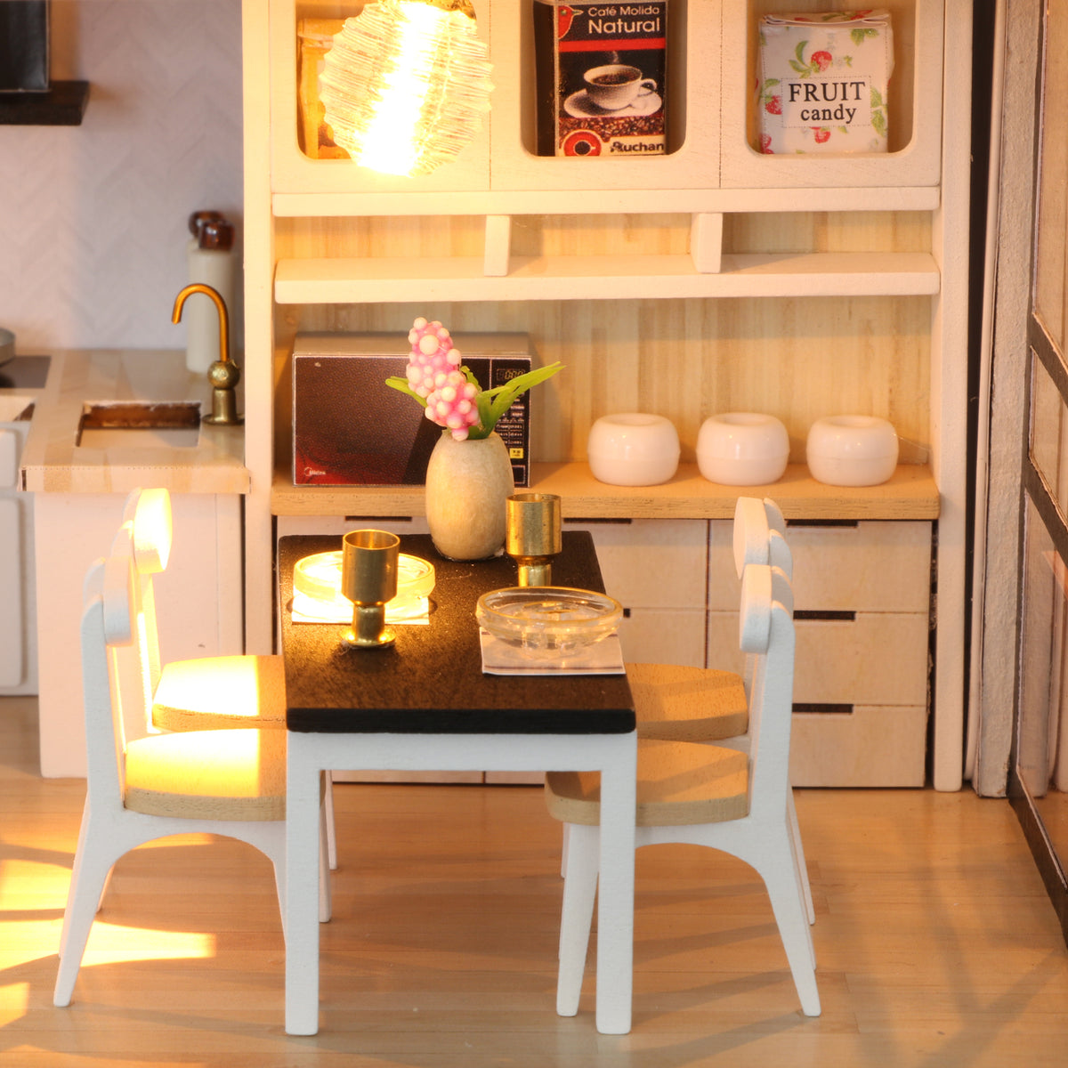 Give You Happiness Mini Casita Armable con Caja Exhibidor